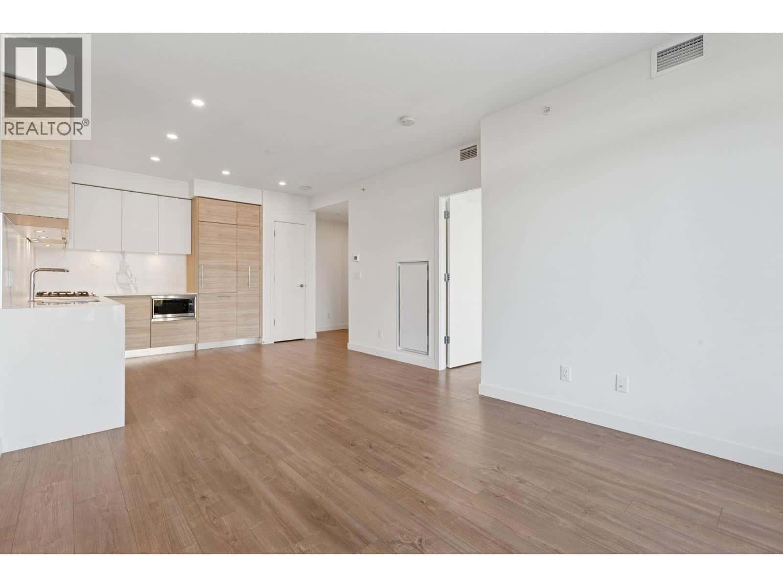 708 585 AUSTIN AVENUE — Coquitlam, British Columbia - Photo 2 of 15