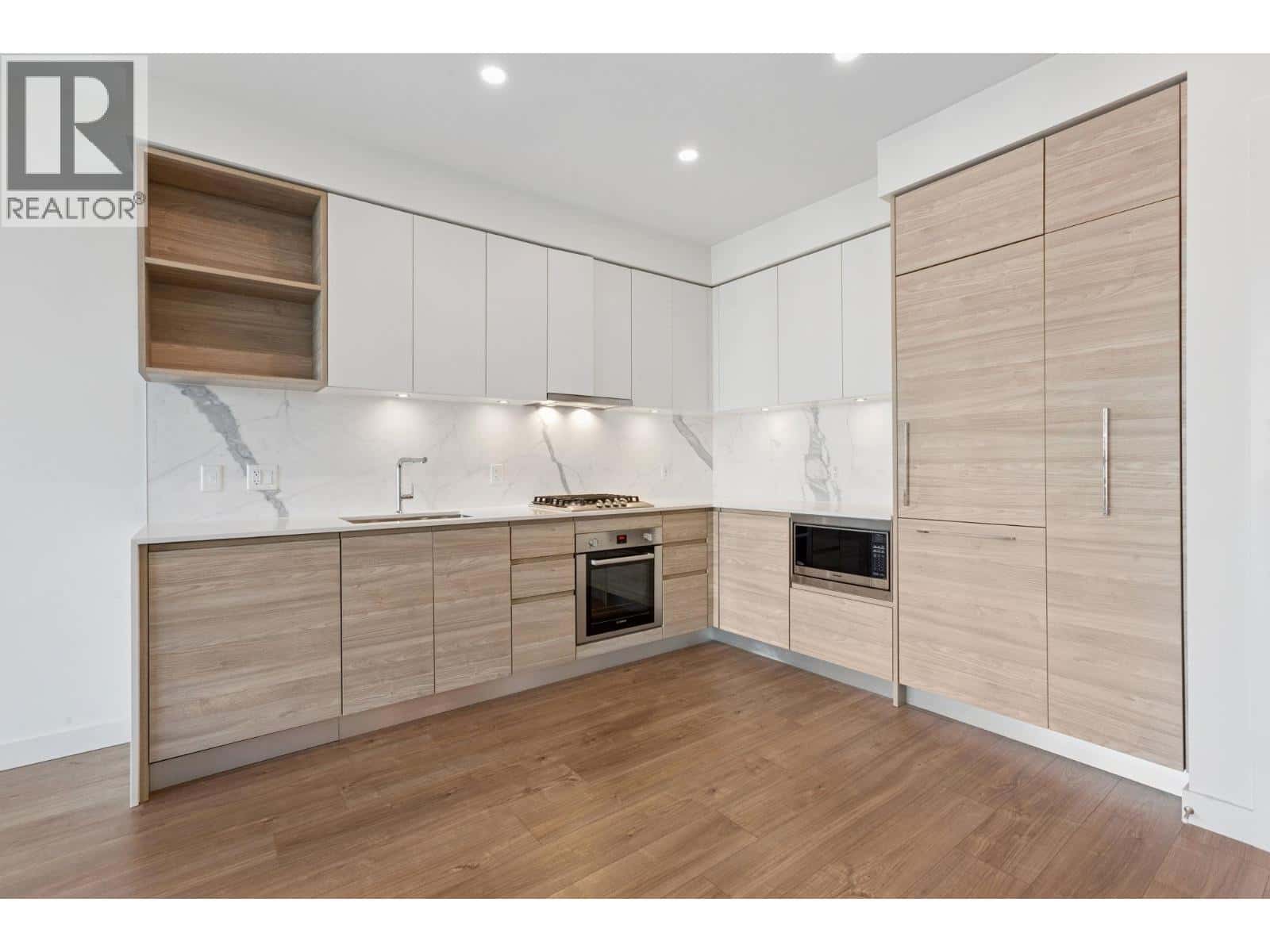 708 585 AUSTIN AVENUE — Coquitlam, British Columbia - Photo 3 of 15