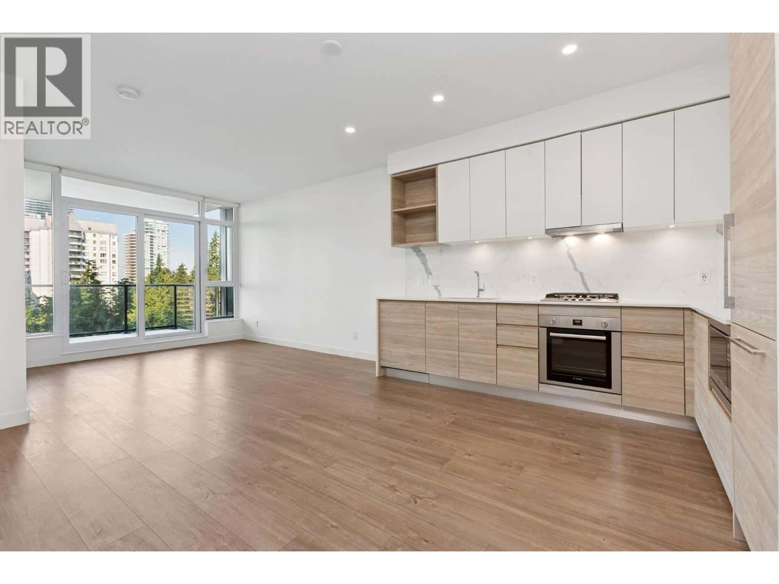 708 585 AUSTIN AVENUE — Coquitlam, British Columbia - Photo 4 of 15