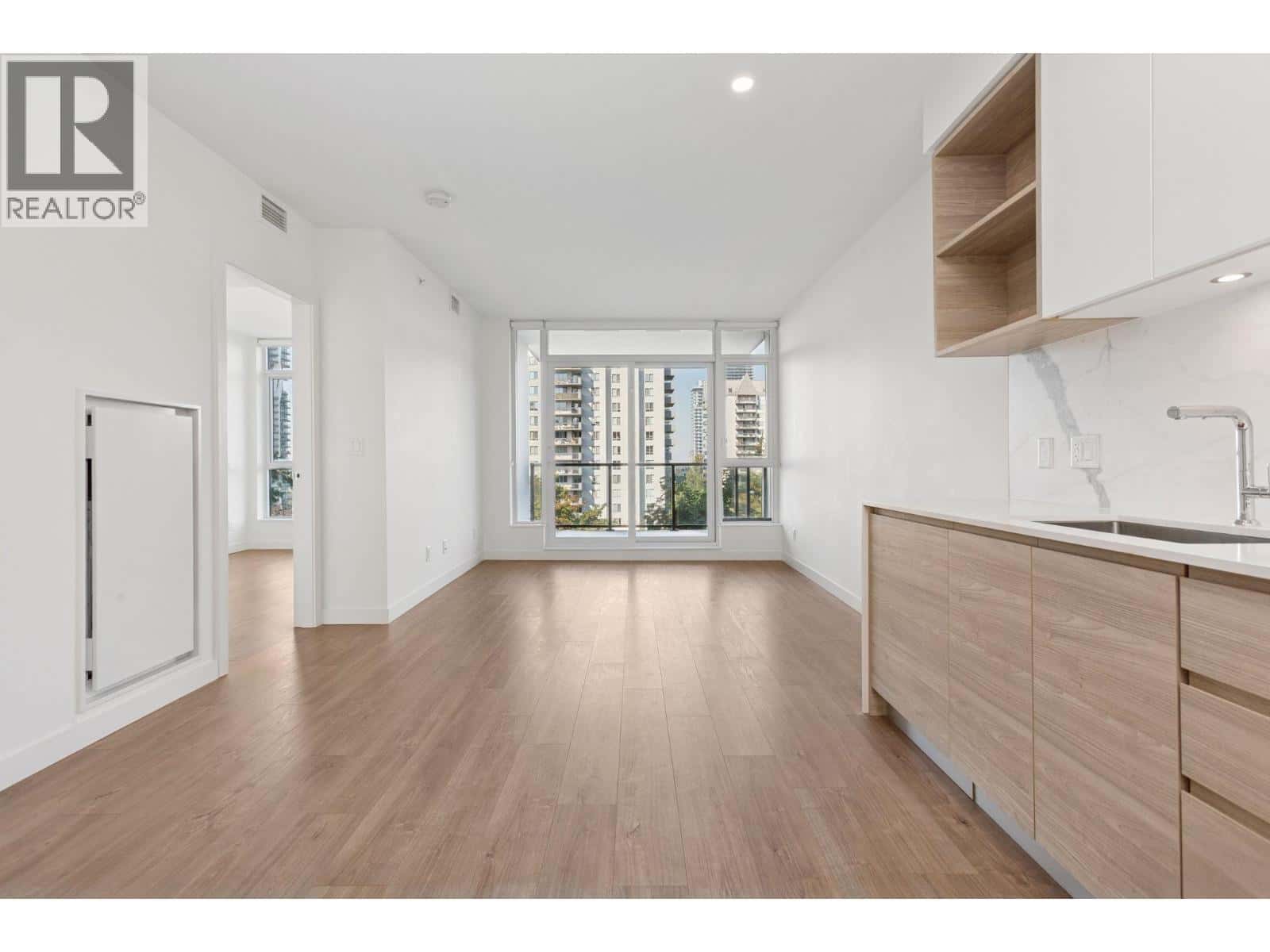 708 585 AUSTIN AVENUE — Coquitlam, British Columbia - Photo 5 of 15