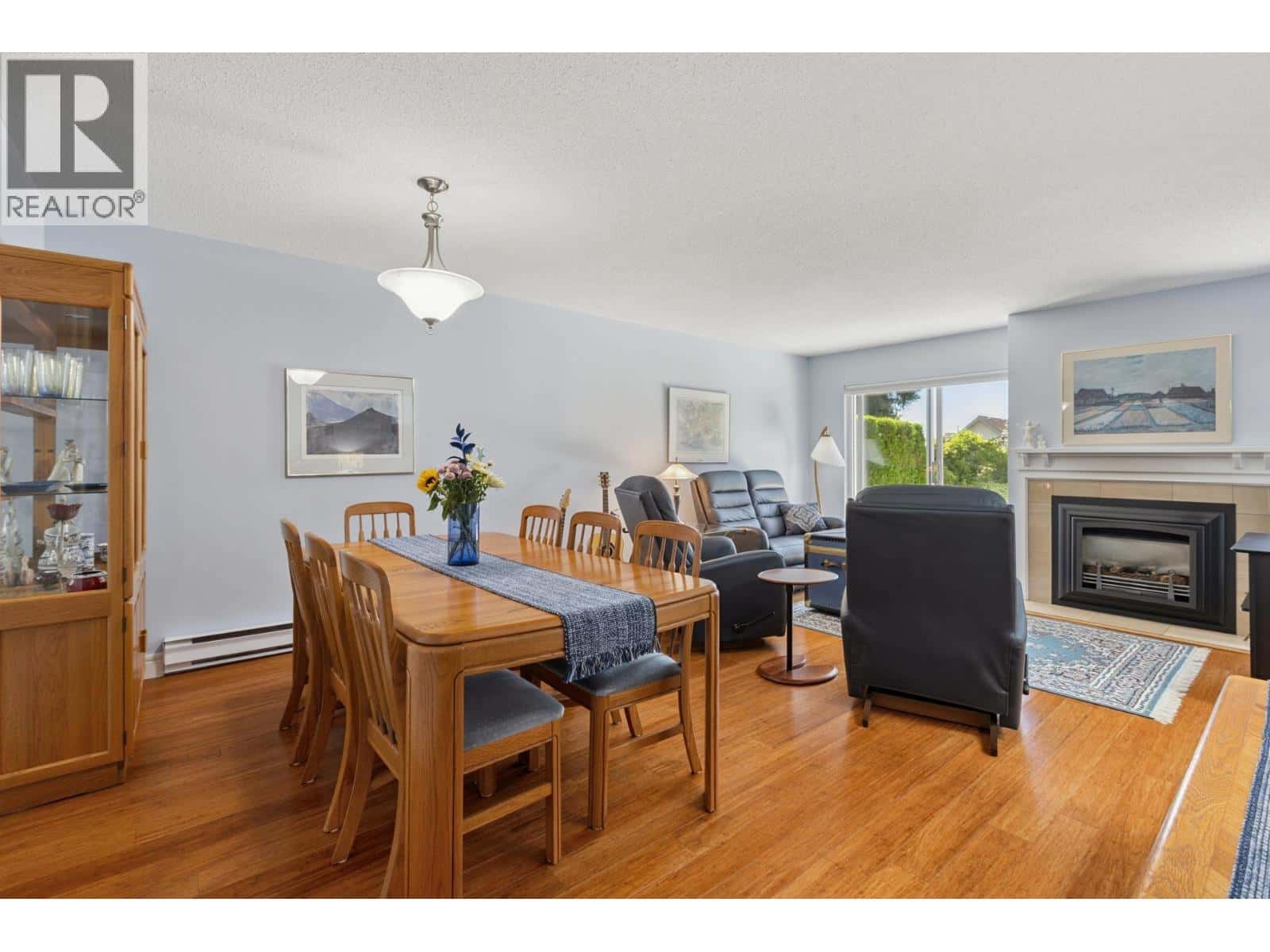 1518 MAHON AVENUE — North Vancouver, British Columbia - Photo 3 of 39