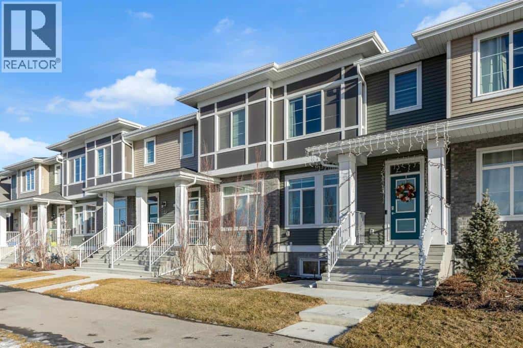 1090 Cobblestone Boulevard SW — Airdrie, Alberta - Photo 2 of 35