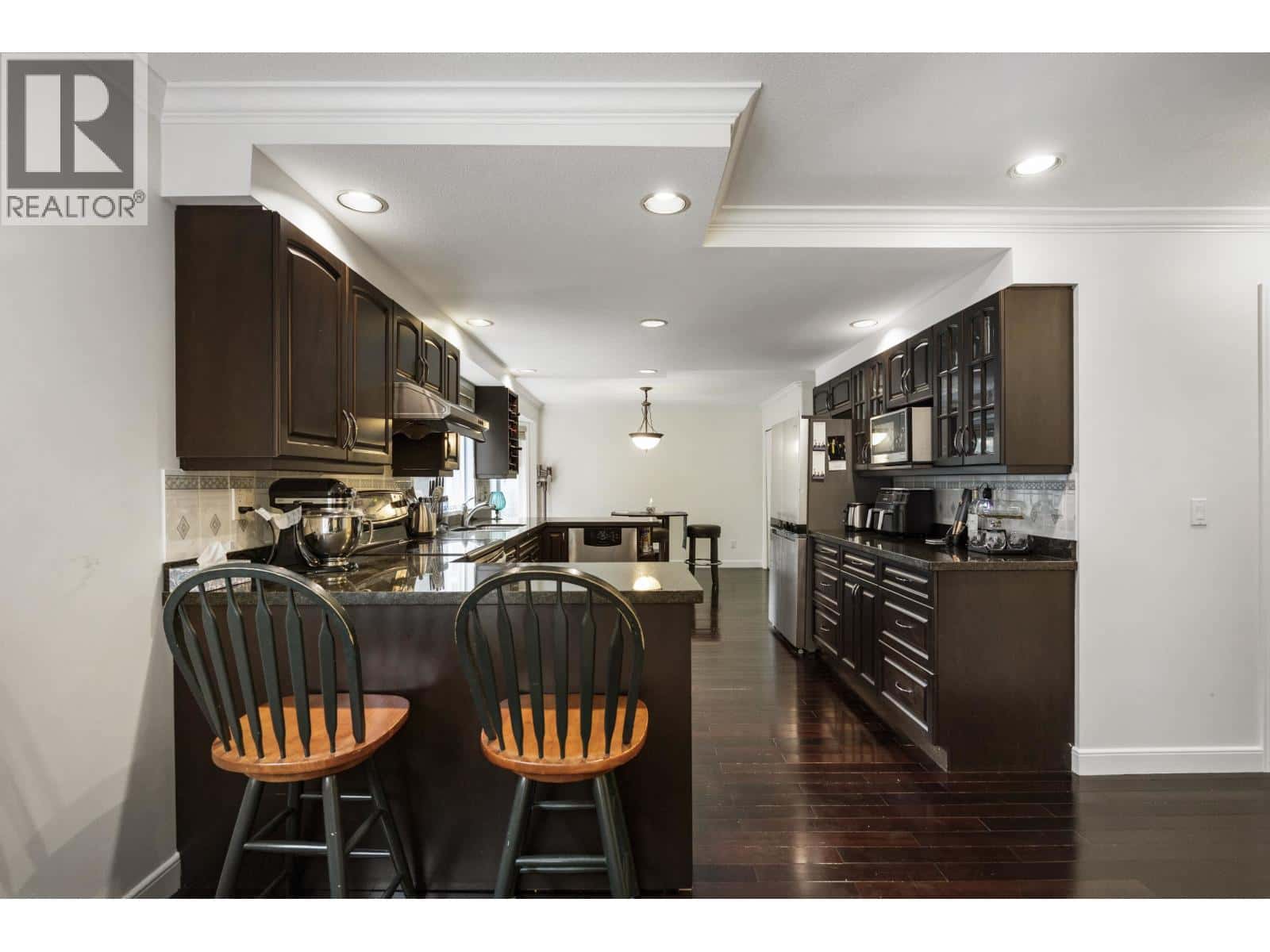 1612 PLATEAU CRESCENT — Coquitlam, British Columbia - Photo 5 of 40