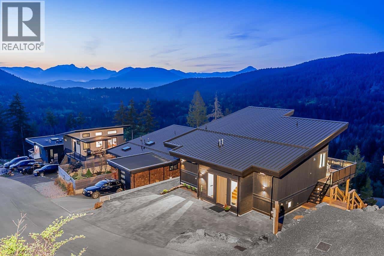 885 RIVENDELL DRIVE — Bowen Island, British Columbia - Photo 2 of 31