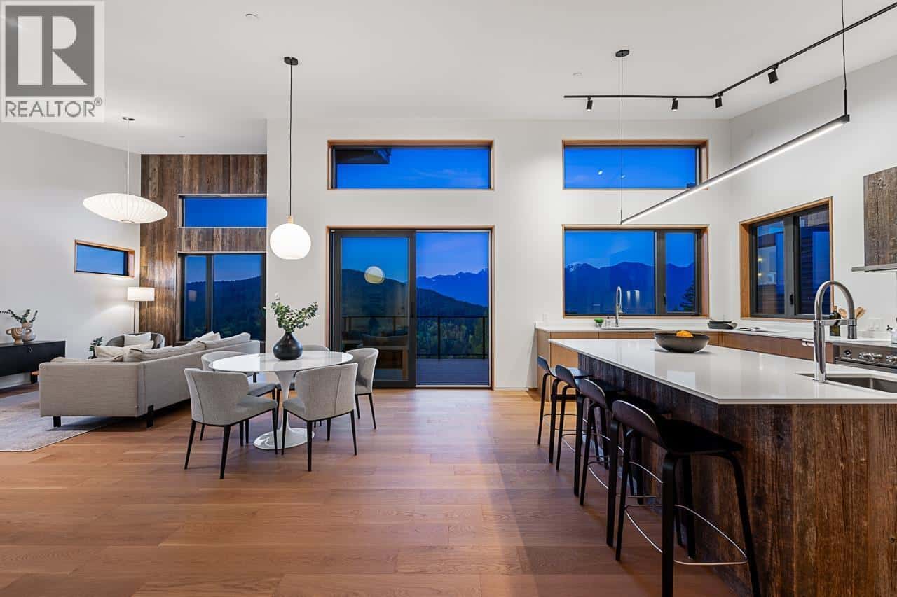 885 RIVENDELL DRIVE — Bowen Island, British Columbia - Photo 5 of 31