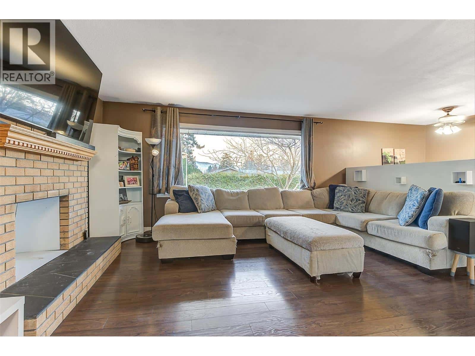 964 Tronson Drive — Kelowna, British Columbia - Photo 3 of 26