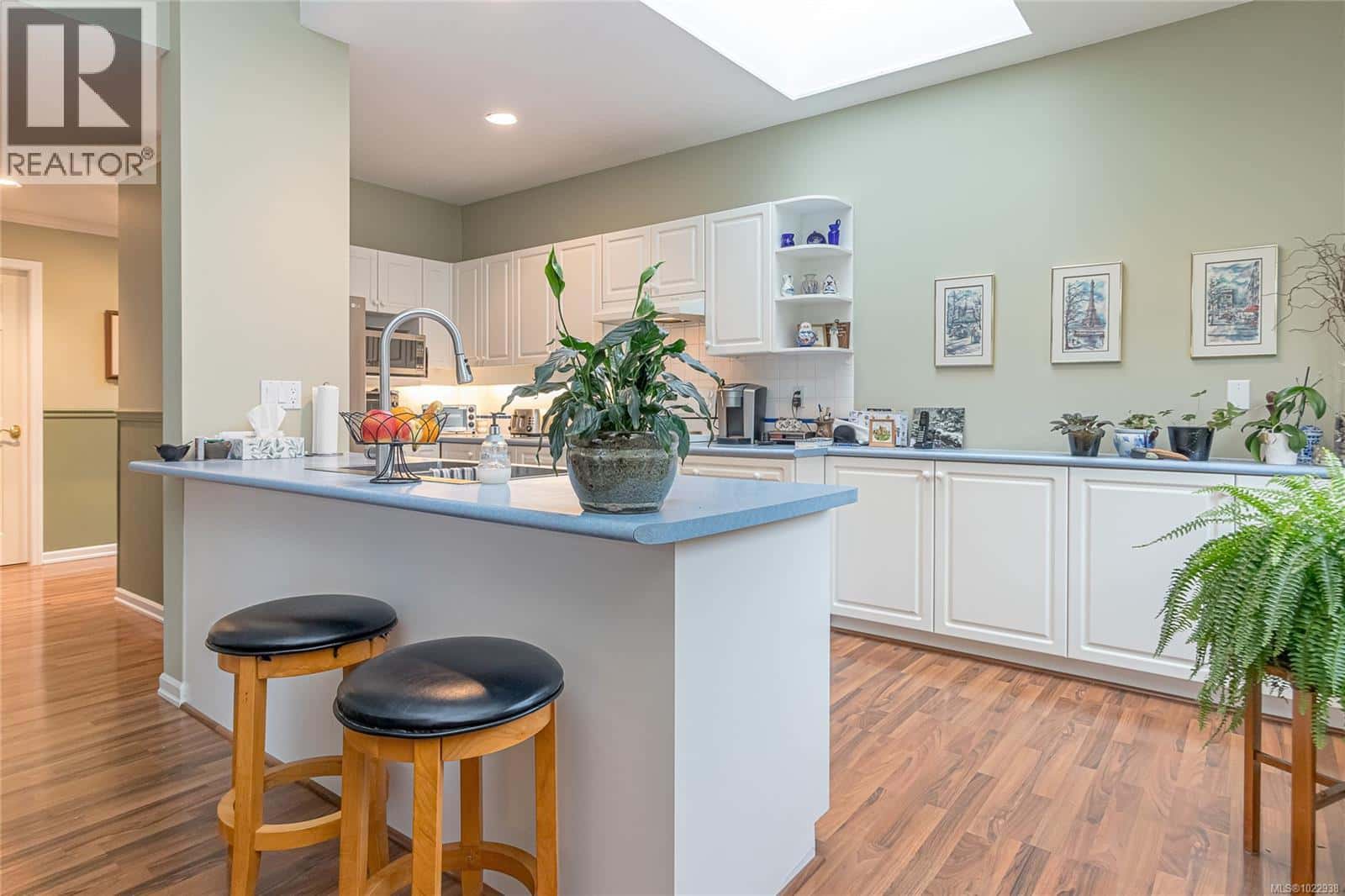 823 Lakes Blvd — Parksville, British Columbia - Photo 5 of 49