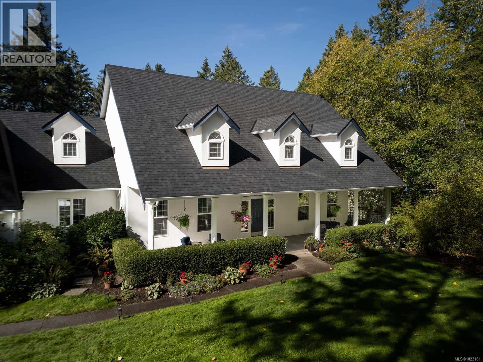 560 Salmon Rd — North Saanich, British Columbia - Photo 3 of 43