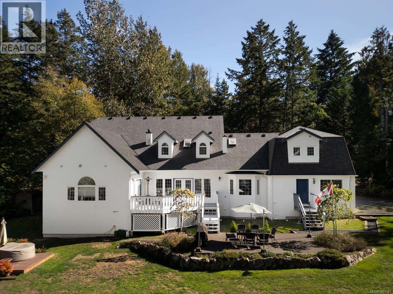 560 Salmon Rd — North Saanich, British Columbia - Photo 4 of 43