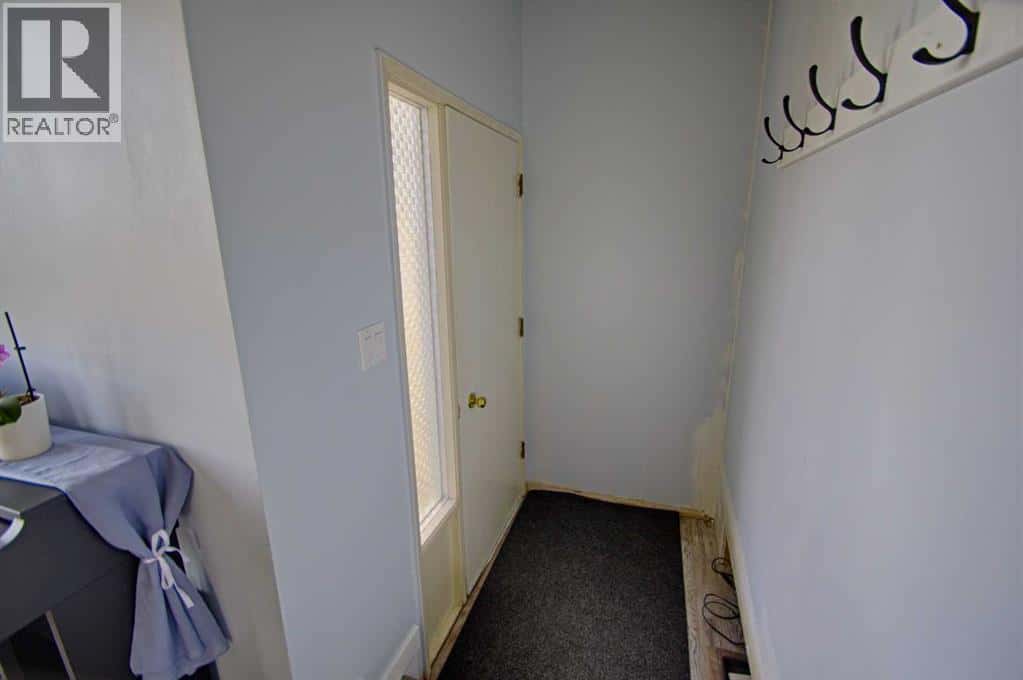 5818 53 Street — Taber, Alberta - Photo 4 of 31