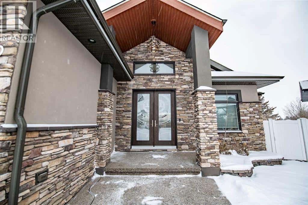 32 Sawyer Close — Red Deer, Alberta - Photo 3 of 47