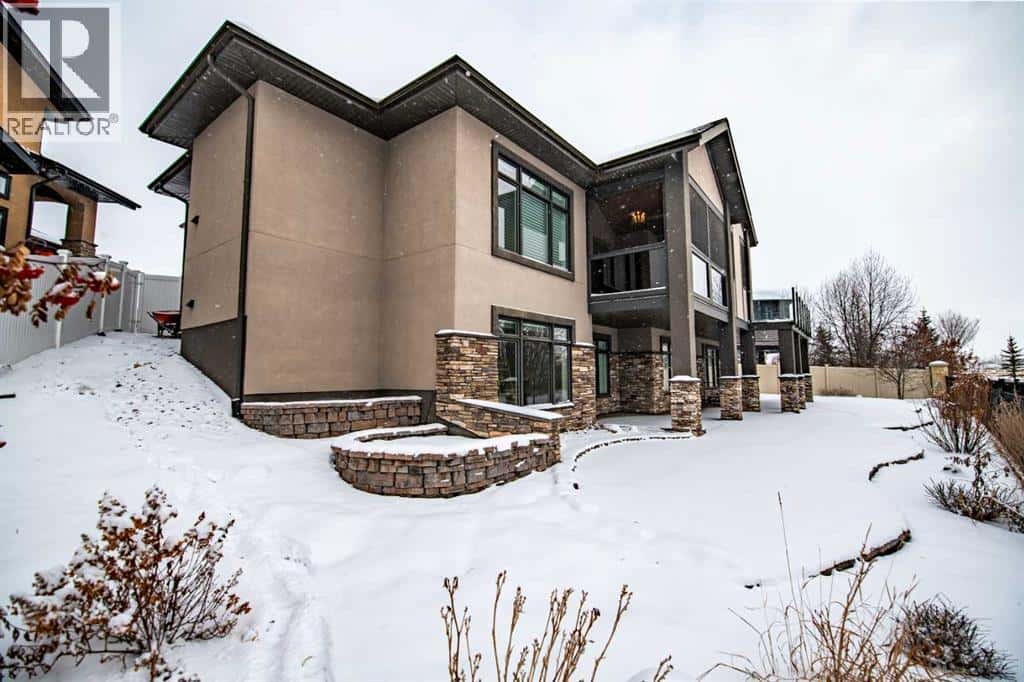 32 Sawyer Close — Red Deer, Alberta - Photo 4 of 47