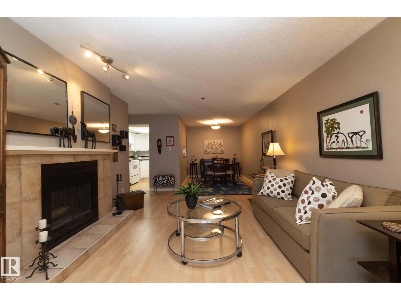 #203 10171 119 ST NW NW — Edmonton, Alberta - Photo 3 of 27