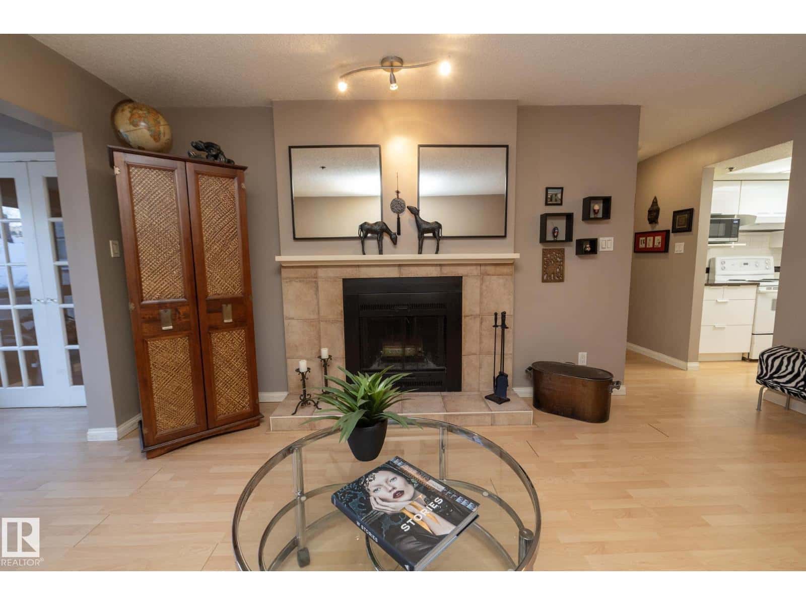 #203 10171 119 ST NW NW — Edmonton, Alberta - Photo 4 of 27