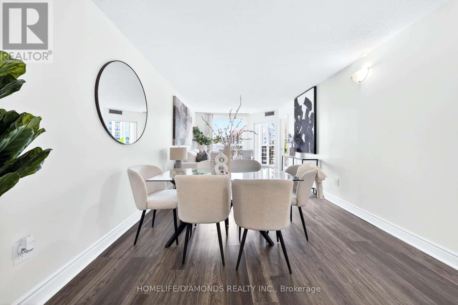 2002 - 5 CONCORDE PLACE — Toronto (Banbury-Don Mills), Ontario - Photo 2 of 46