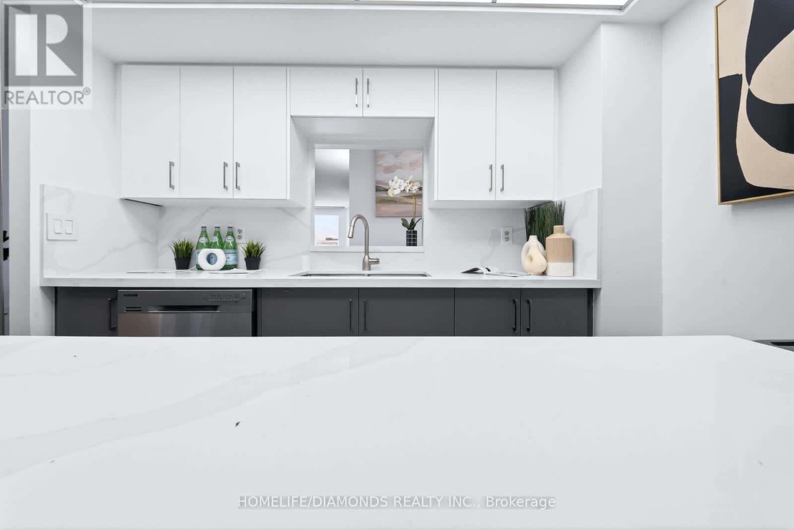 2002 - 5 CONCORDE PLACE — Toronto (Banbury-Don Mills), Ontario - Photo 4 of 46