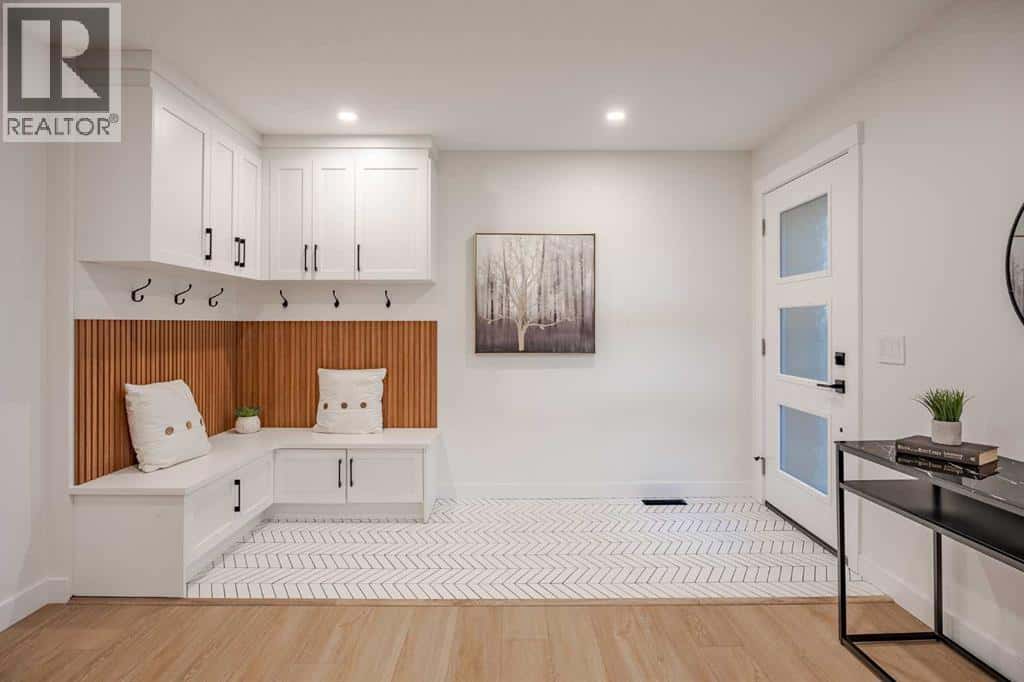 1024 Hunterston Place NW — Calgary, Alberta - Photo 5 of 50