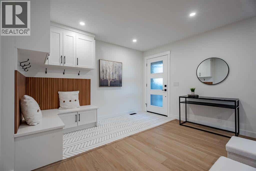 1024 Hunterston Place NW — Calgary, Alberta - Photo 4 of 50