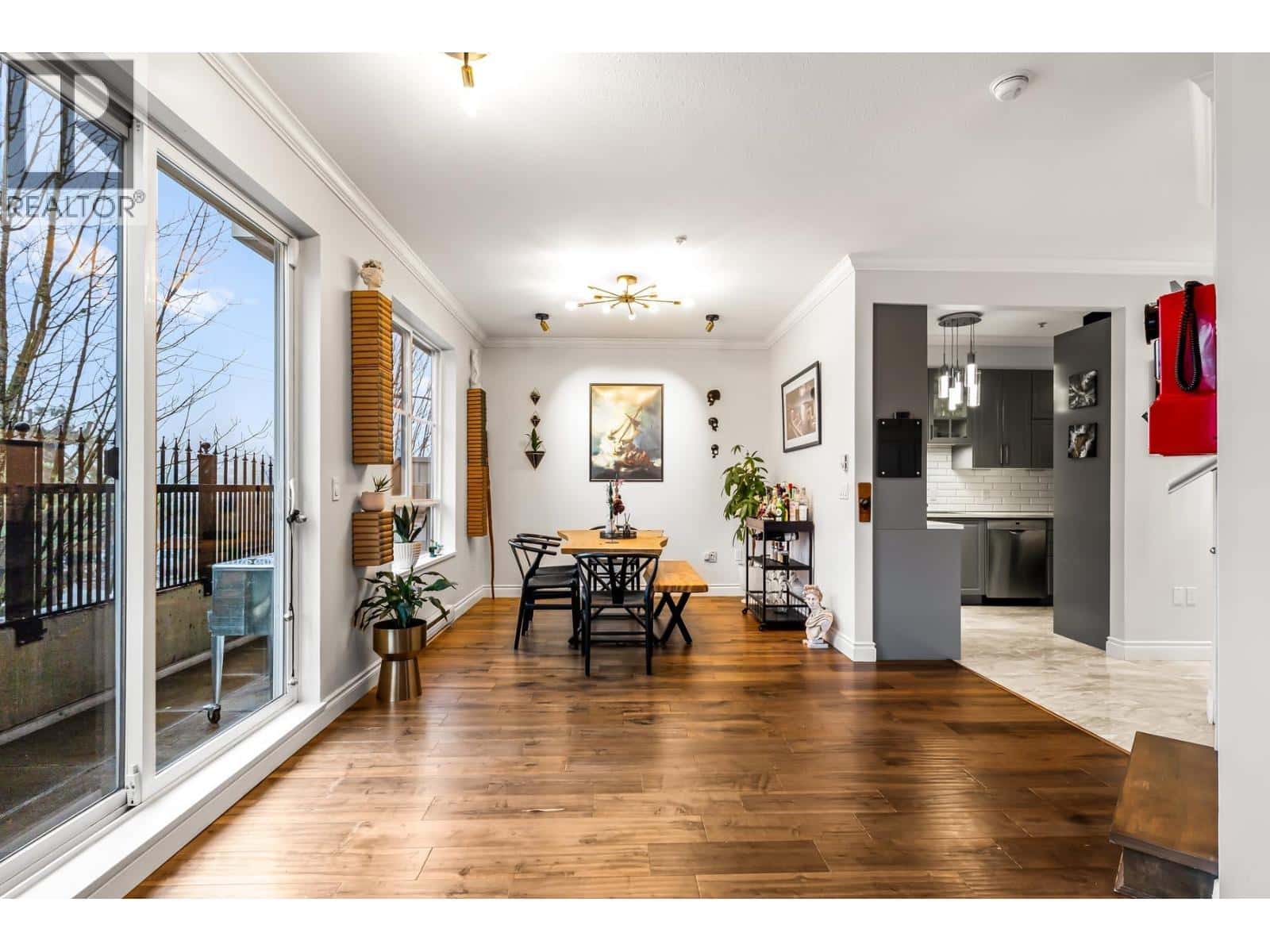 204 815 FIRST STREET — New Westminster, British Columbia - Photo 5 of 31