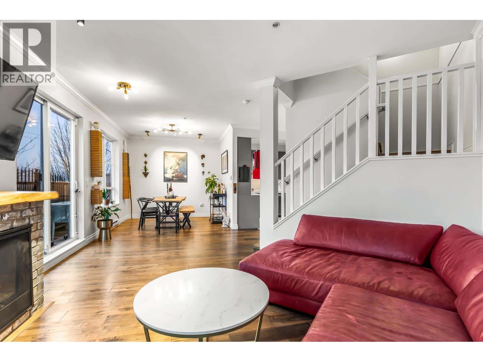 204 815 FIRST STREET — New Westminster, British Columbia - Photo 4 of 31