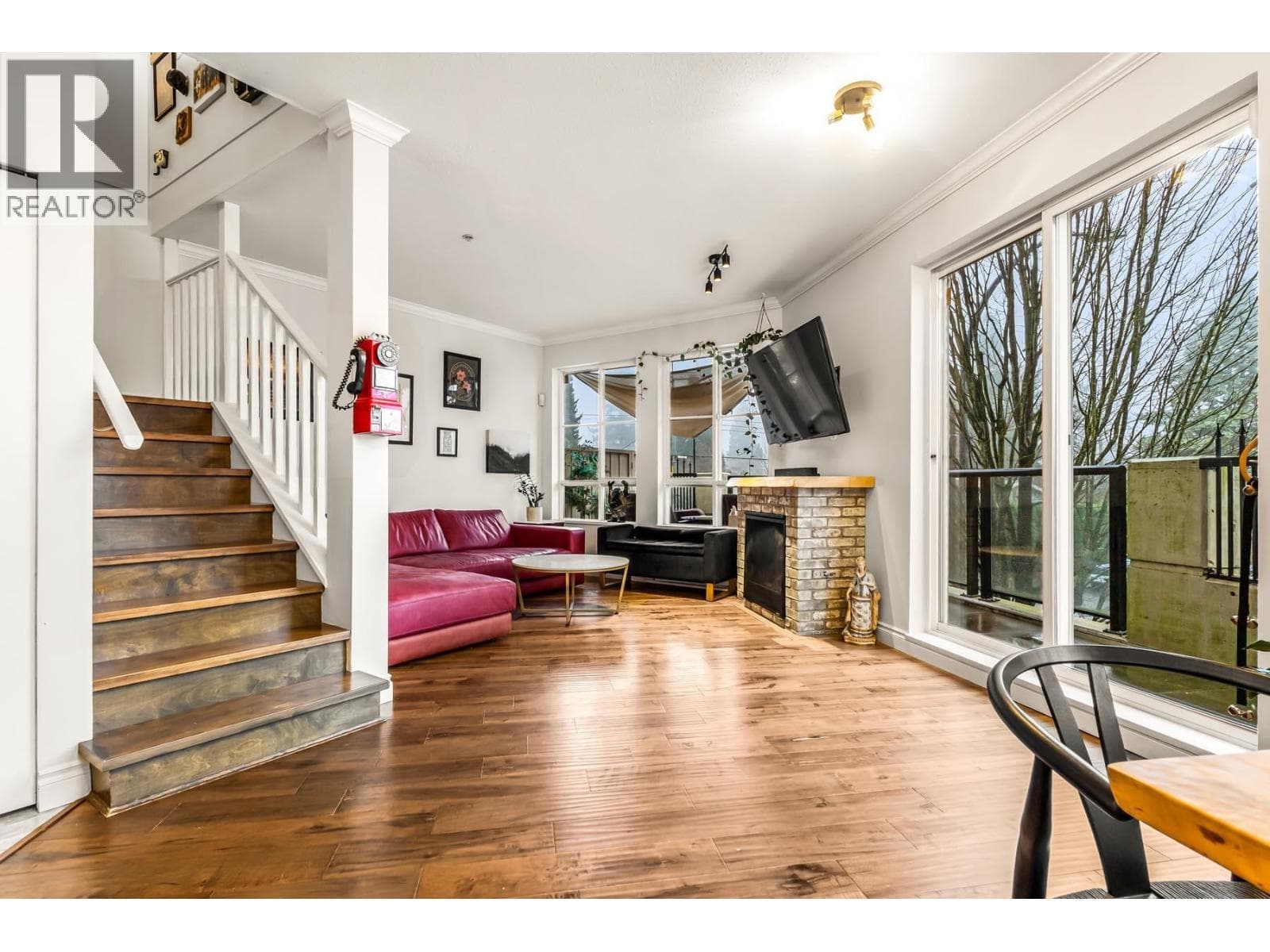 204 815 FIRST STREET — New Westminster, British Columbia - Main photo