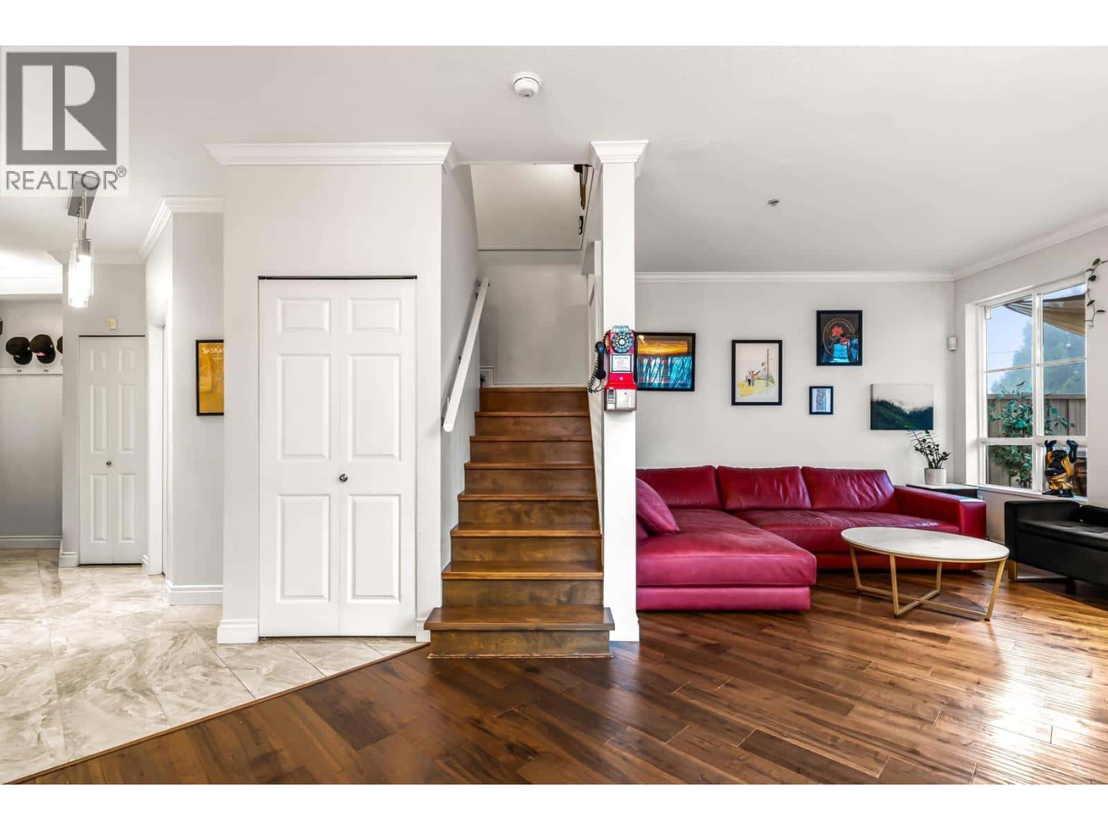 204 815 FIRST STREET — New Westminster, British Columbia - Photo 3 of 31