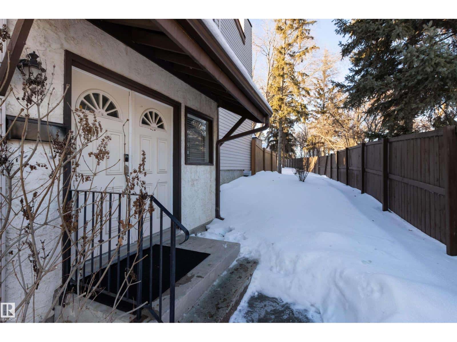 146 Grandin Woods — St. Albert, Alberta - Photo 2 of 45