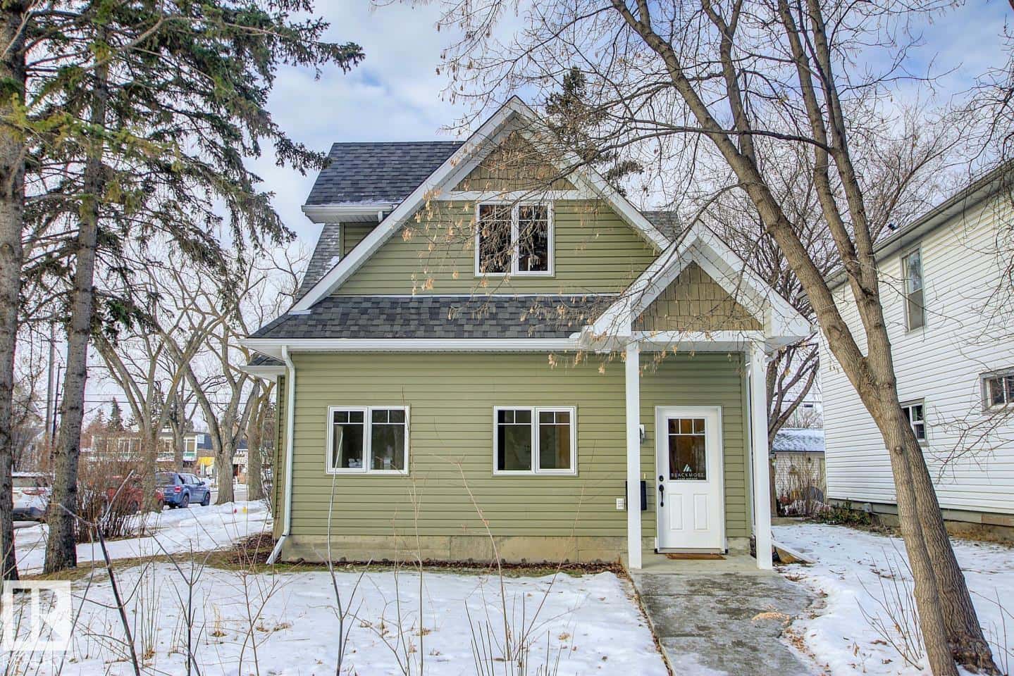 12304 108 AV NW — Edmonton, Alberta - Photo 2 of 40