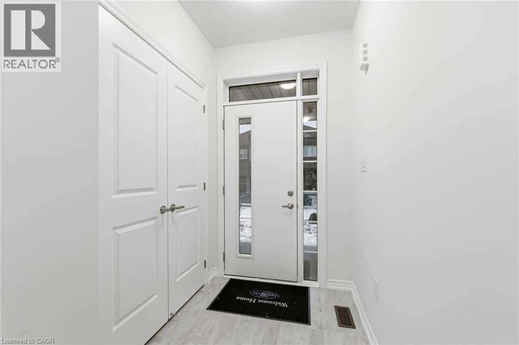 9 ADMIRAL Road — Welland, Ontario - Photo 5 of 40