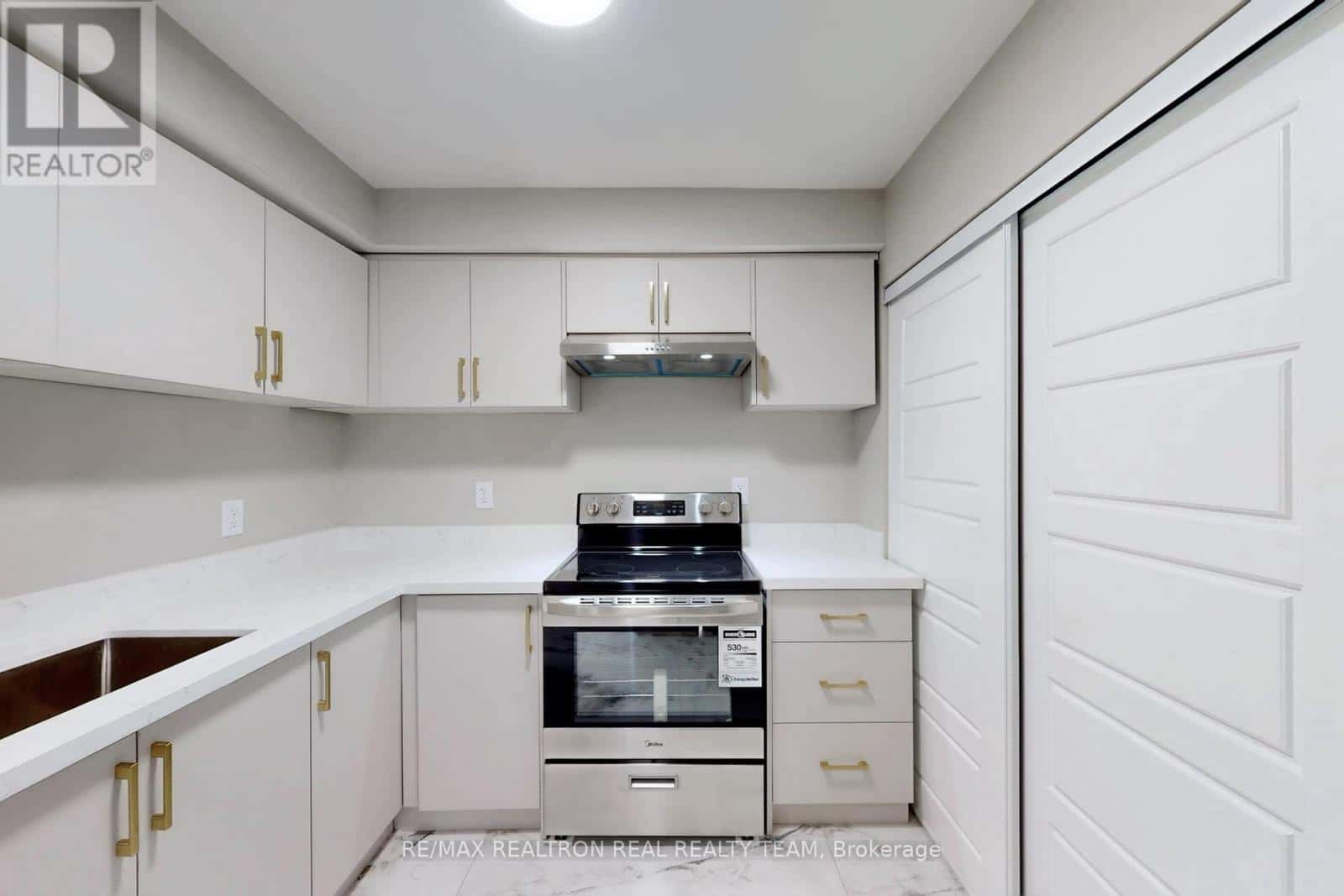 195 BALMORAL AVENUE N — Hamilton (Crown Point), Ontario - Photo 4 of 50