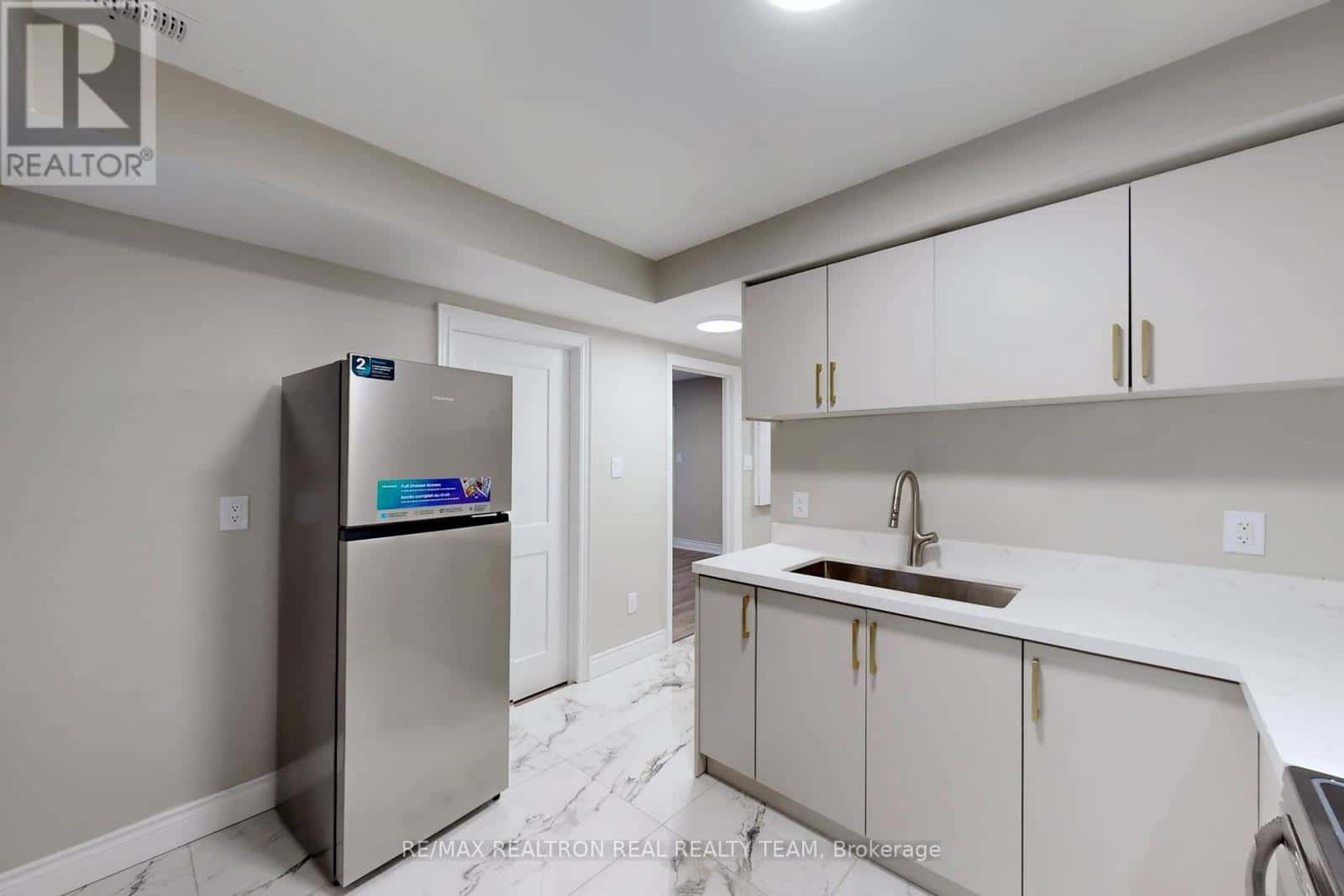 195 BALMORAL AVENUE N — Hamilton (Crown Point), Ontario - Photo 5 of 50