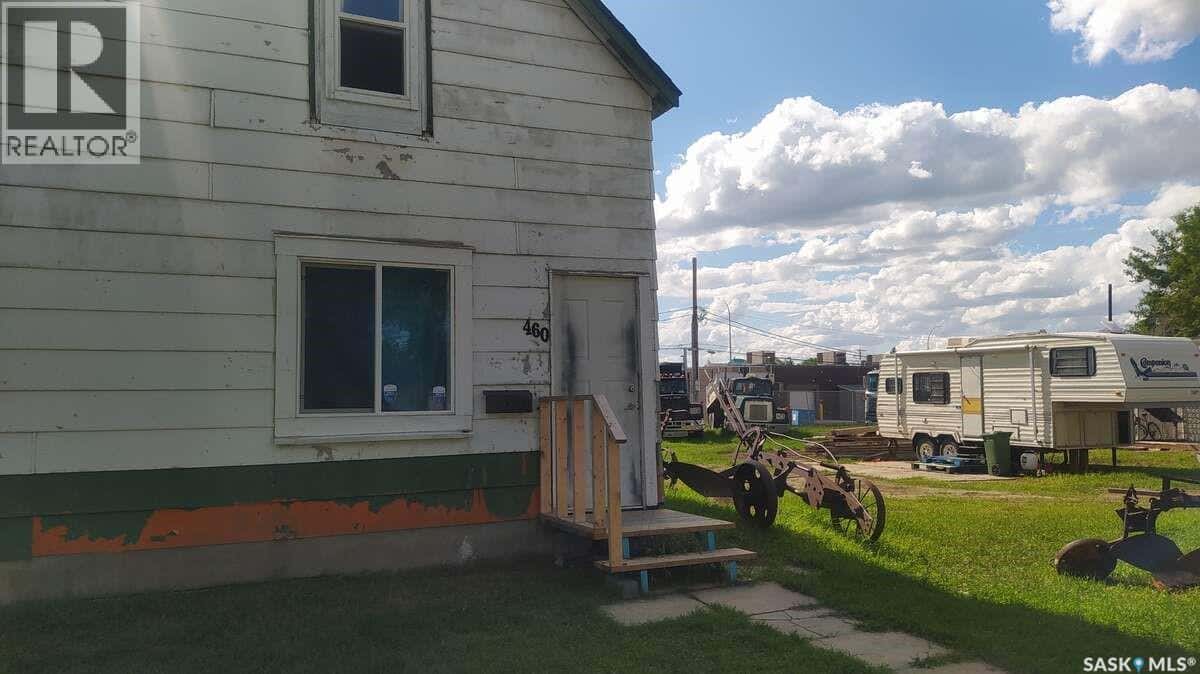 460 McIntyre STREET — Regina, Saskatchewan - Photo 3 of 7