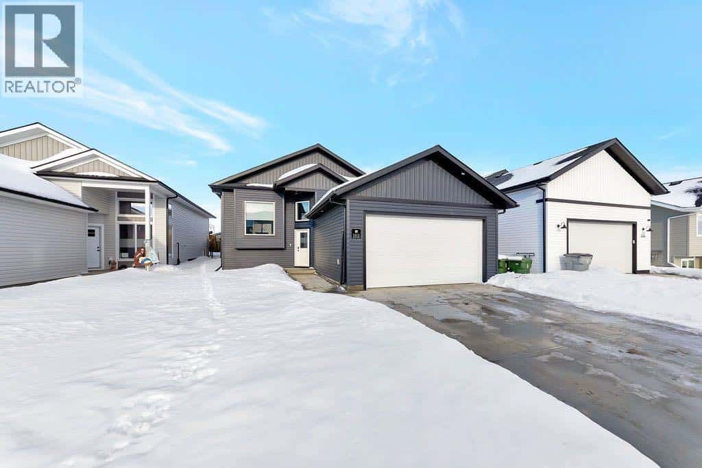 5512 14 Street — Lloydminster, Alberta - Photo 2 of 36