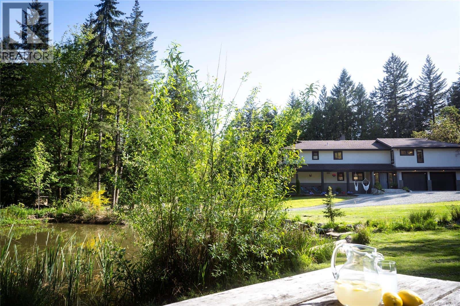 6866 Doumont Rd — Nanaimo, British Columbia - Photo 2 of 41