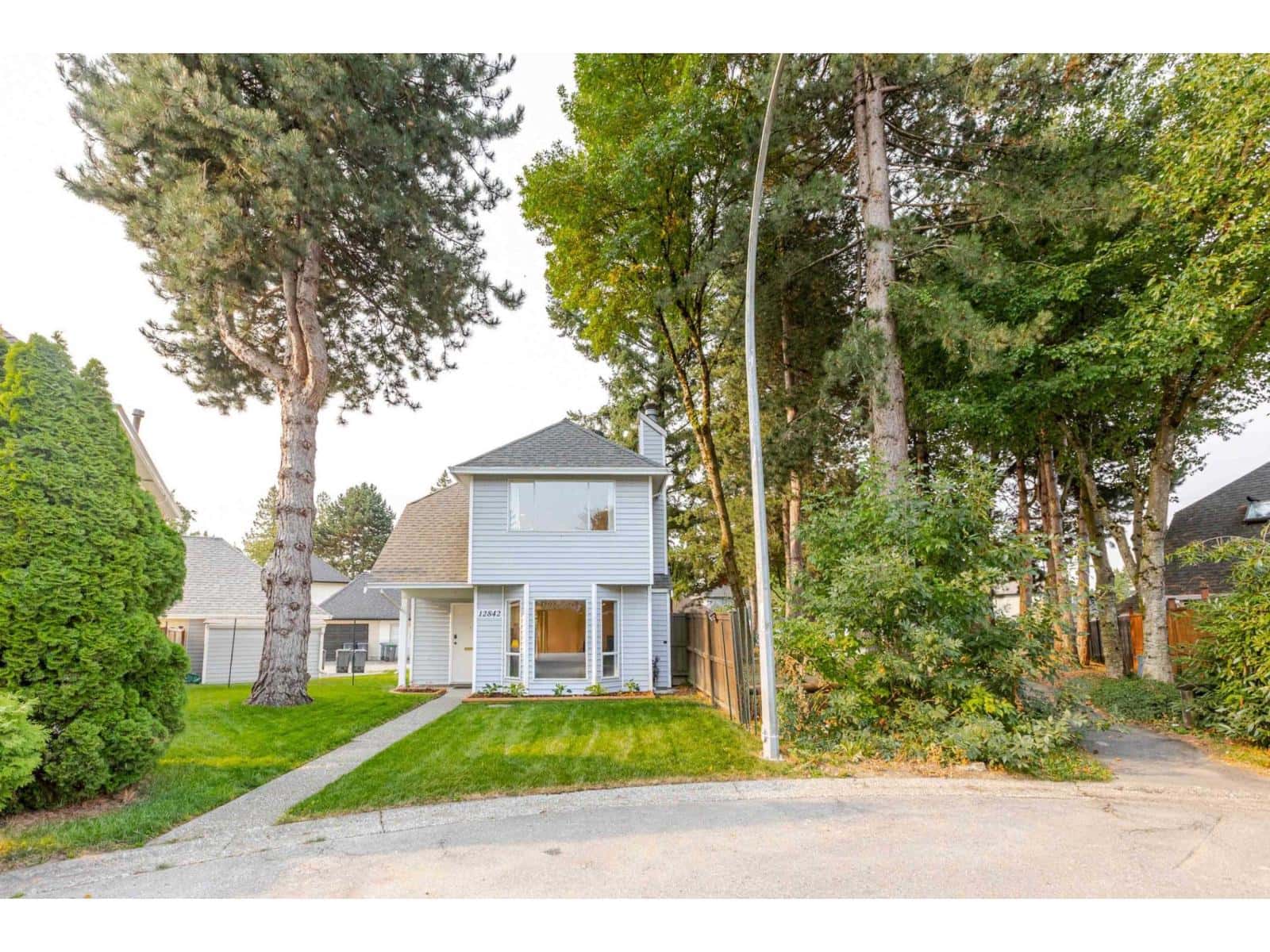 12842 72B AVENUE — Surrey, British Columbia - Photo 2 of 34