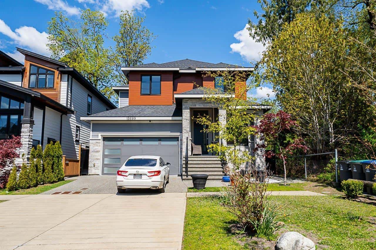 15699 77B AVENUE — Surrey, British Columbia - Photo 2 of 37