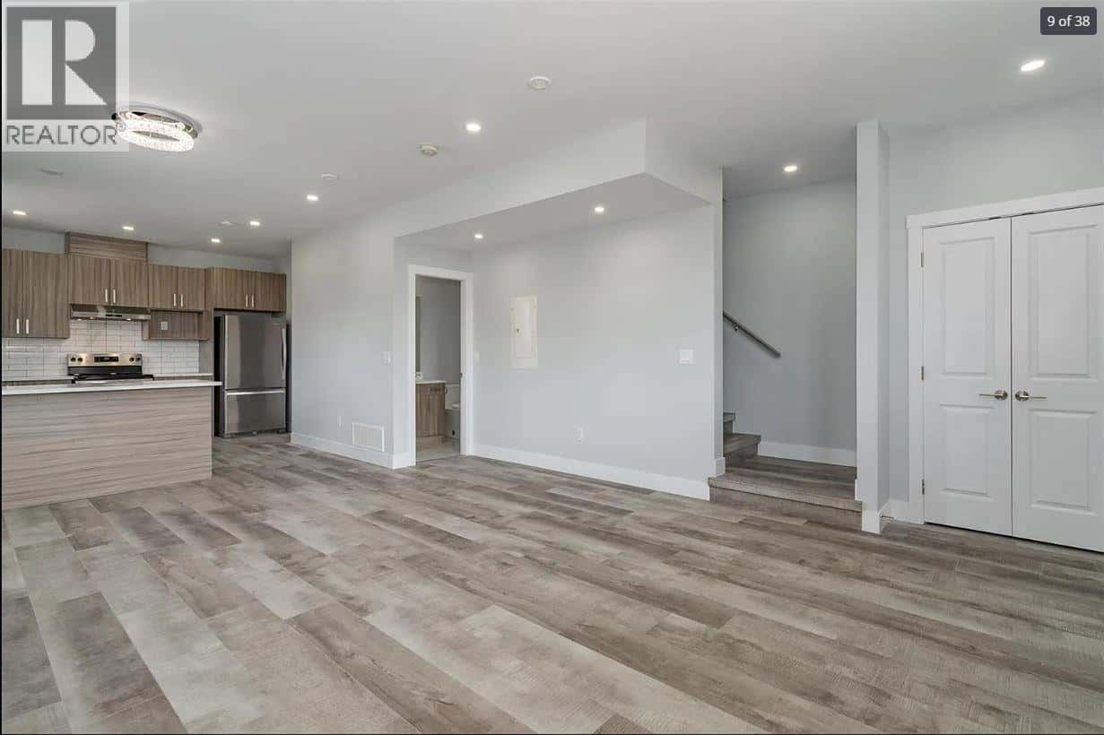 1046 Martin Avenue Unit# 3 — Kelowna, British Columbia - Photo 2 of 19