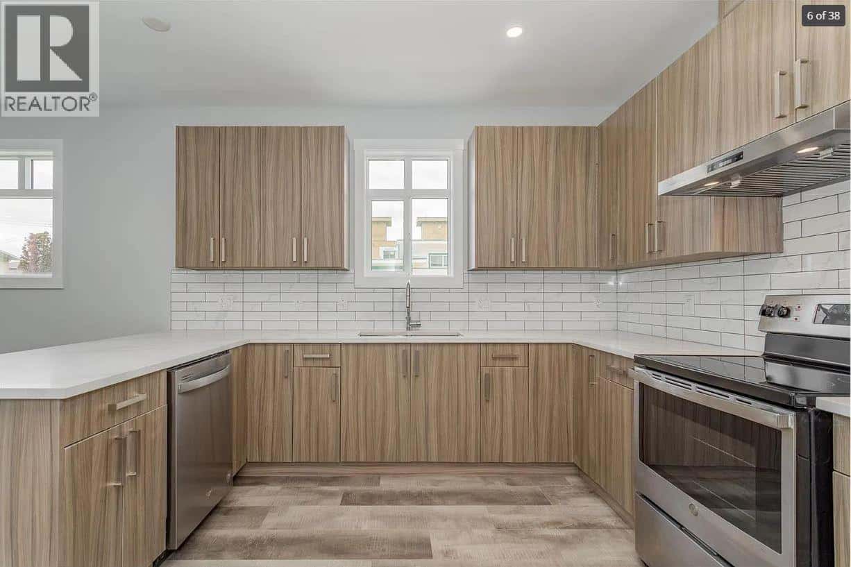 1046 Martin Avenue Unit# 3 — Kelowna, British Columbia - Photo 3 of 19