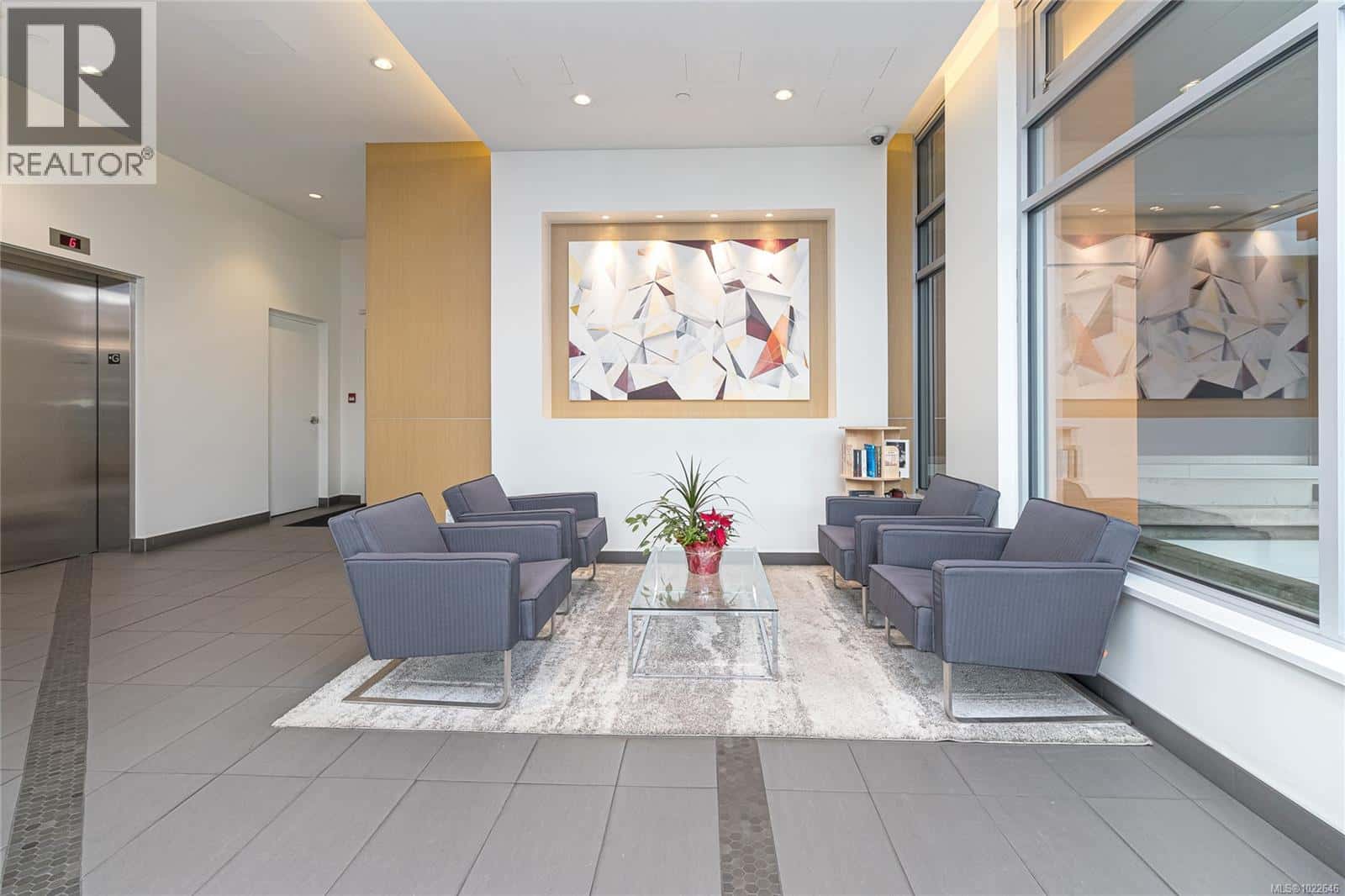 807 838 Broughton St — Victoria, British Columbia - Photo 4 of 29