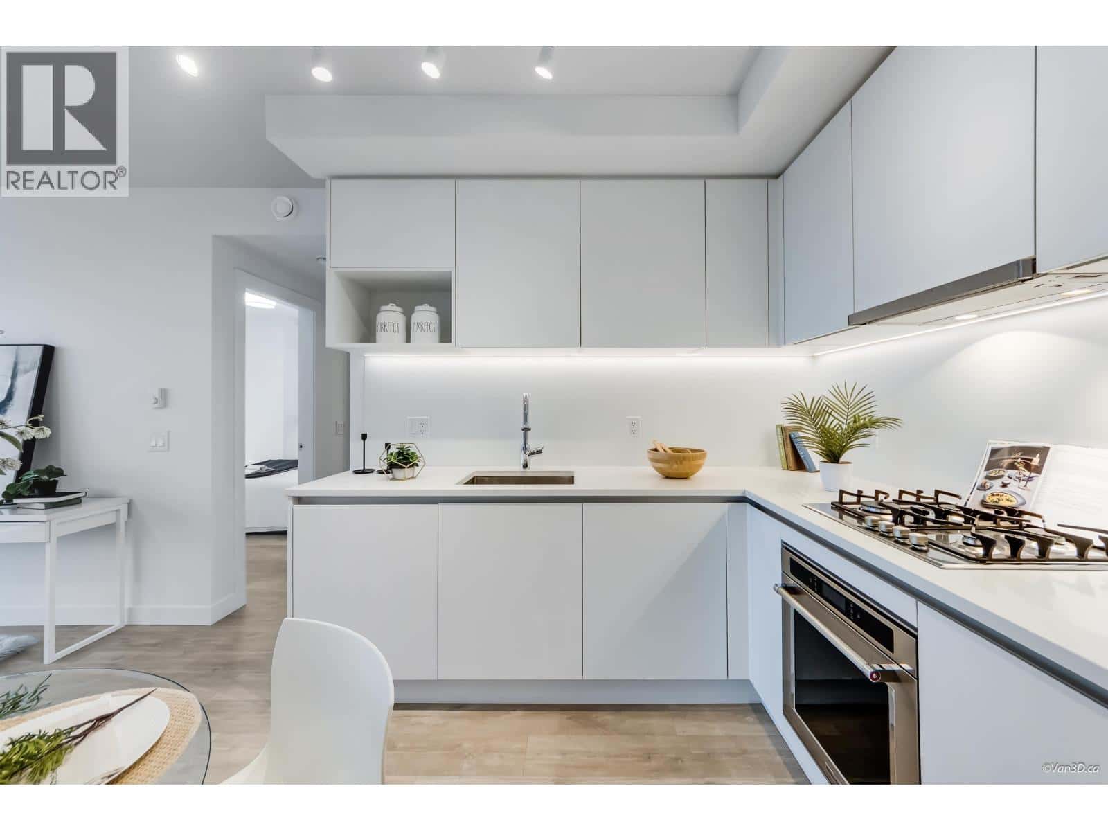 1402 525 FOSTER AVENUE — Coquitlam, British Columbia - Photo 3 of 26