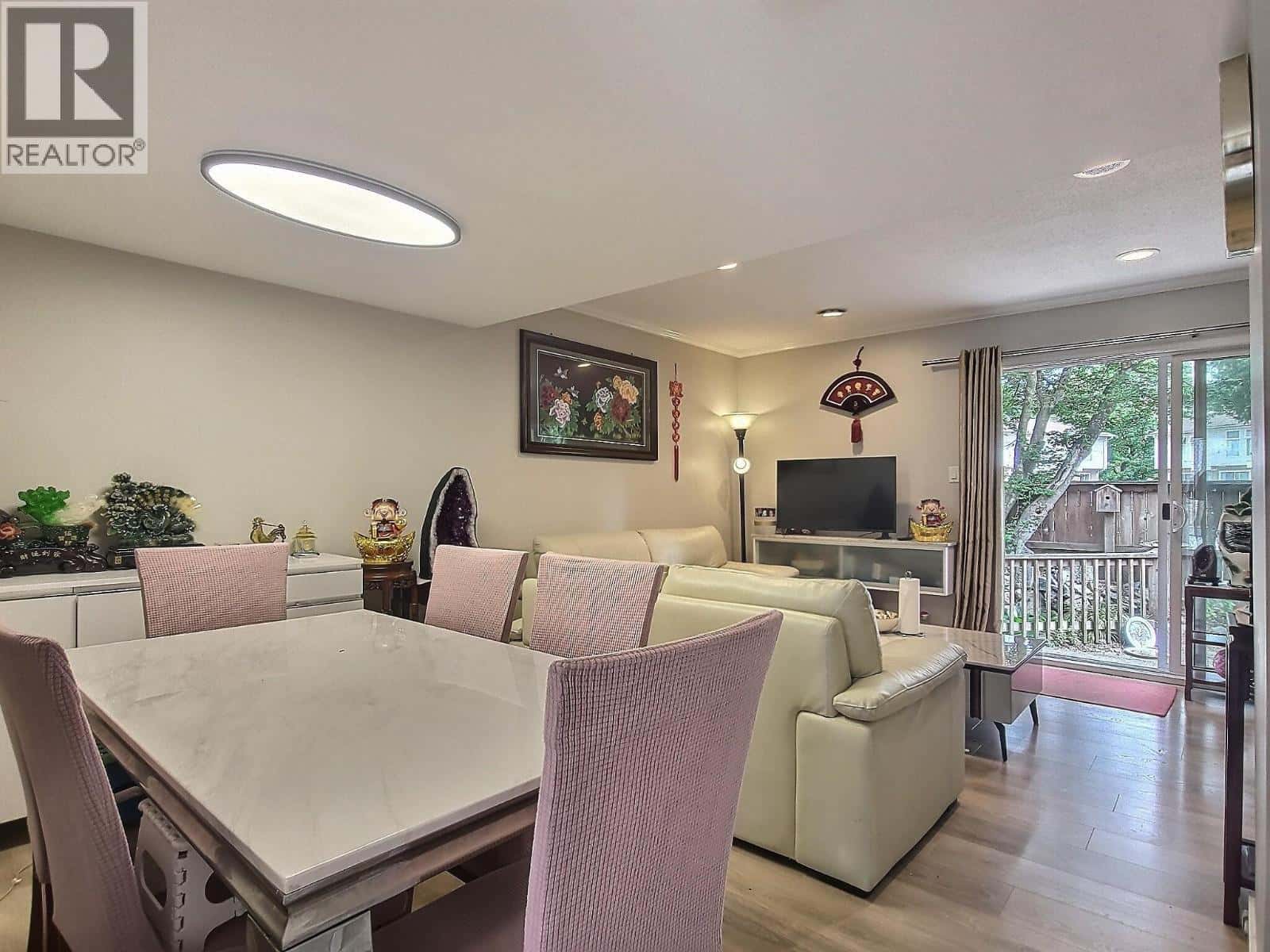 6878 ARLINGTON STREET — Vancouver, British Columbia - Photo 4 of 20