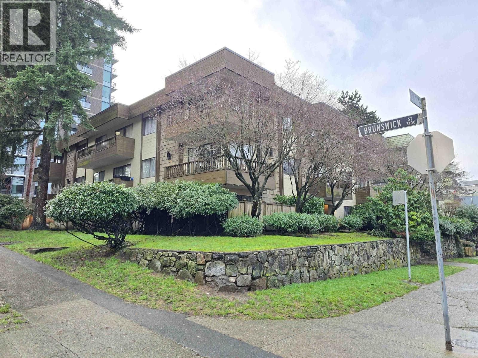 207 350 E 5TH AVENUE — Vancouver, British Columbia - Main photo