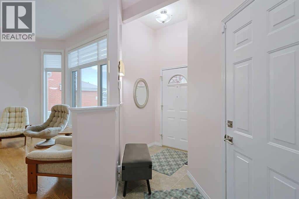 252 Citadel Park NW — Calgary, Alberta - Photo 5 of 48