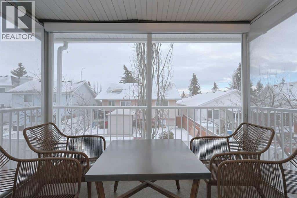 252 Citadel Park NW — Calgary, Alberta - Photo 4 of 48