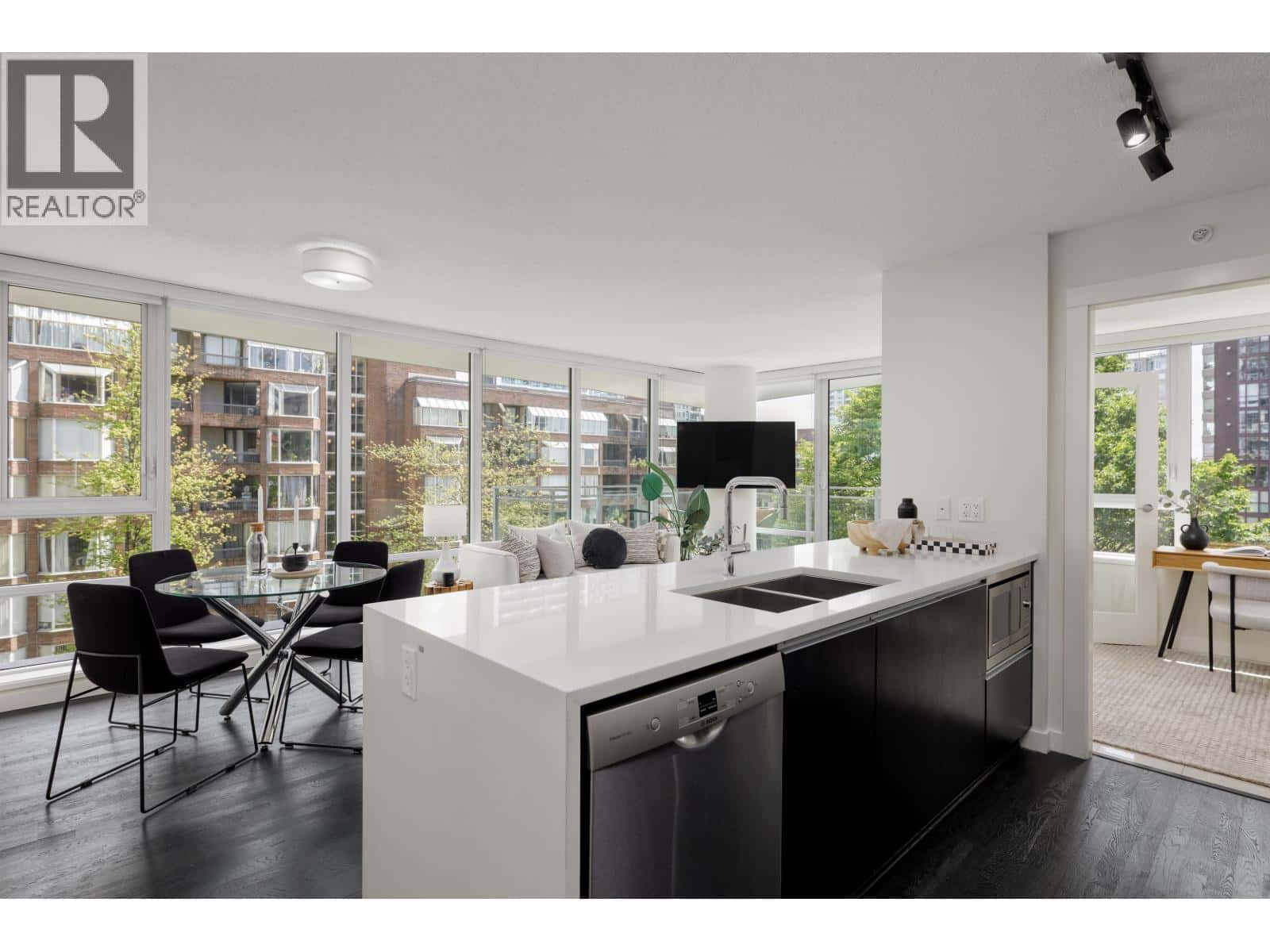 608 1009 HARWOOD STREET — Vancouver, British Columbia - Photo 3 of 24