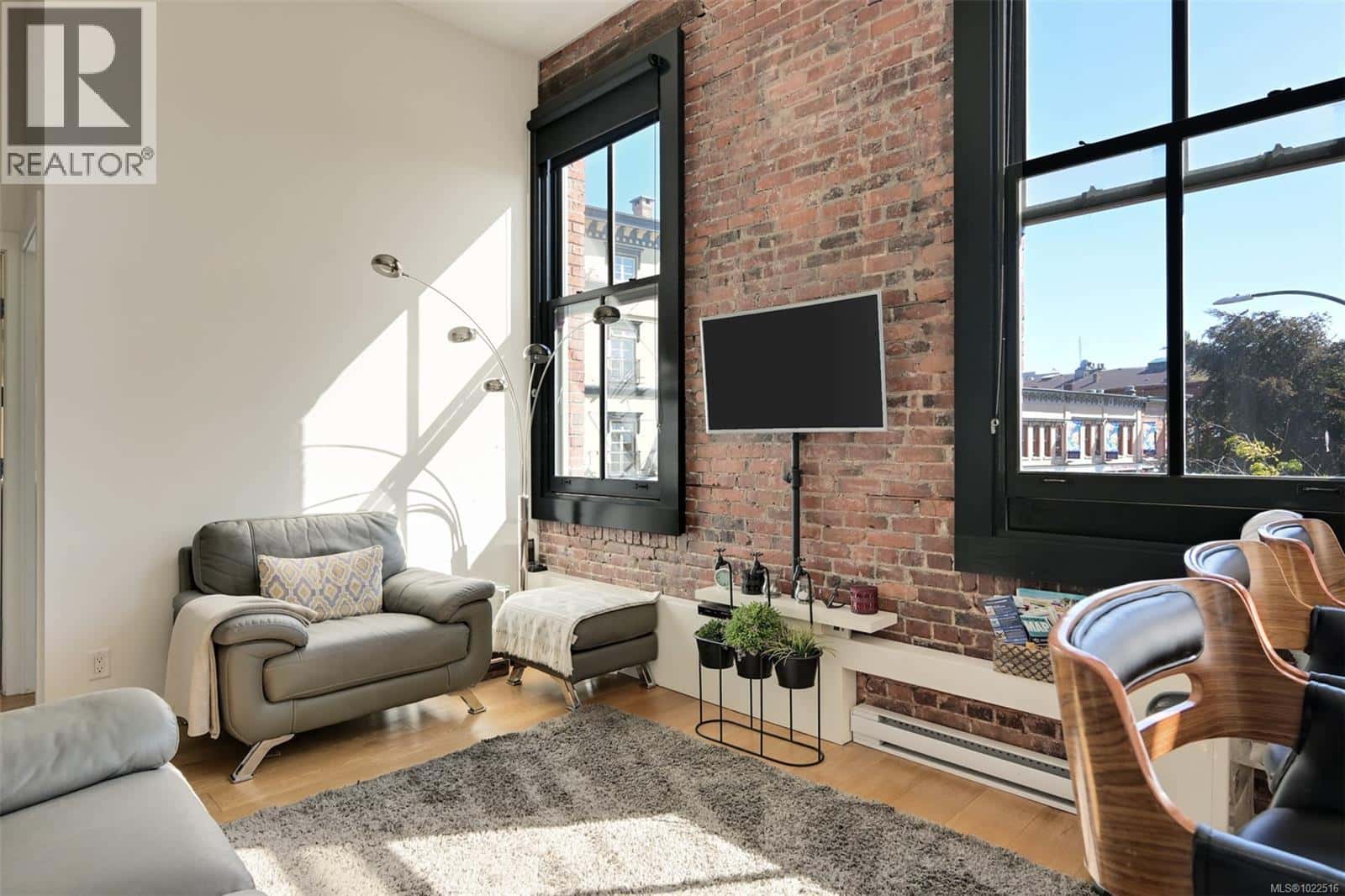 225 1610 Store St — Victoria, British Columbia - Photo 5 of 44