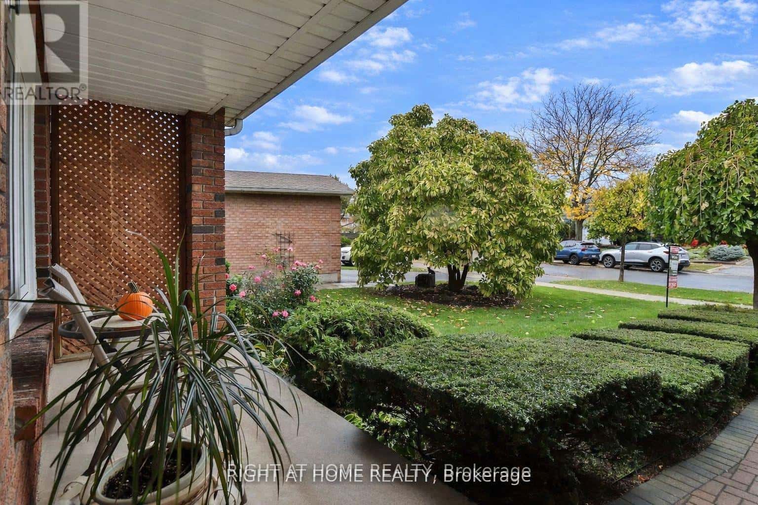 1433 BOUGH BEECHES BOULEVARD — Mississauga (Rathwood), Ontario - Photo 3 of 27