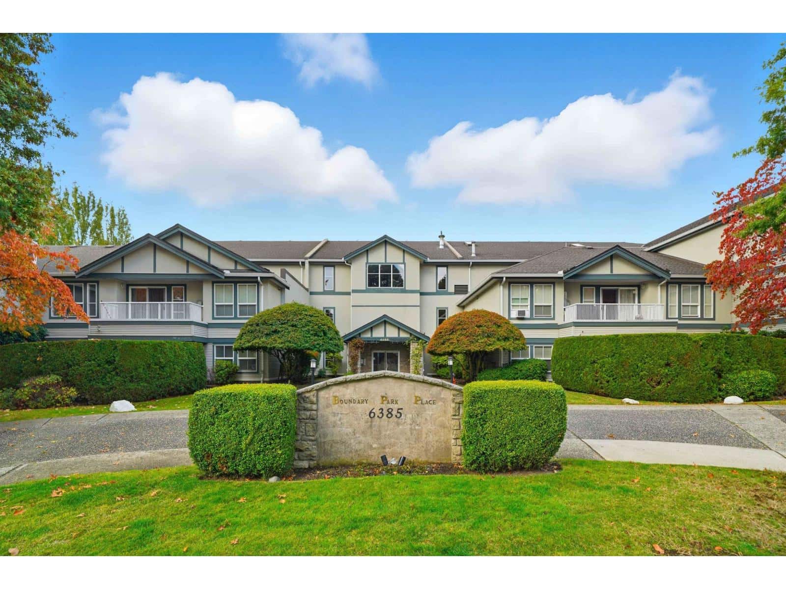 105 6385 121 STREET — Surrey, British Columbia - Photo 2 of 28