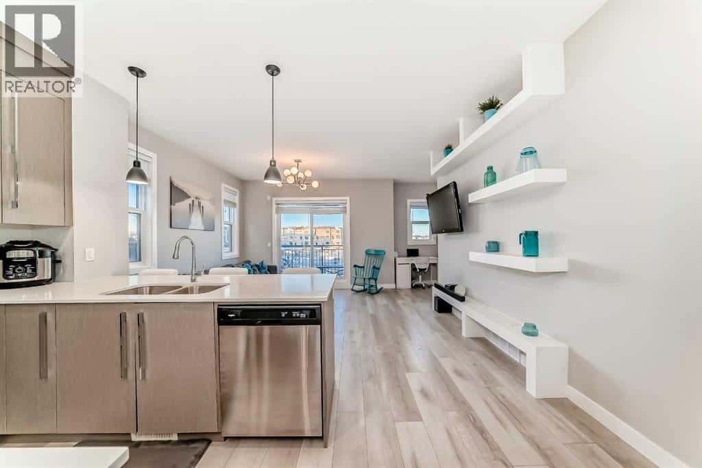 6421 128 Avenue NE — Calgary, Alberta - Photo 2 of 37