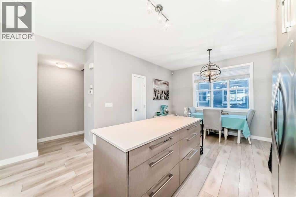 6421 128 Avenue NE — Calgary, Alberta - Photo 5 of 37